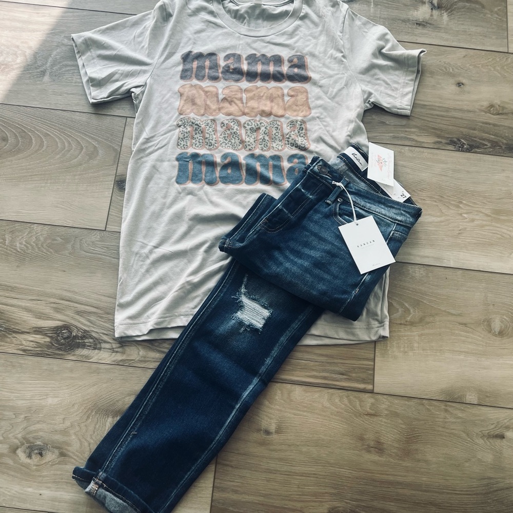 Mama tee shirt 

sand (sizes•small•medium) White (sizes•small•medium•large)